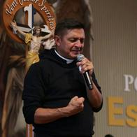 Padre Cucho fue sometido a operación de urgencia: recibió Santos Óleos