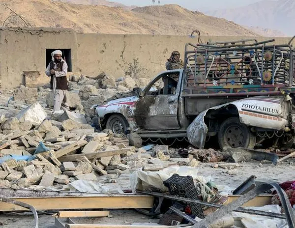 Pakistán lanza ataques en Afganistán; Kabul denuncia "decenas" de muertos y heridos