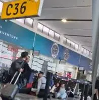 Cancelan decenas de vuelos en México tras ataques de grupos criminales