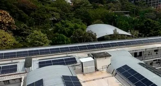 La sede Robledo del ITM en Medellín ya genera su propia energía y cargará hasta sus buses eléctricos