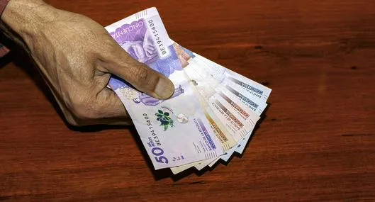 Aterrizan trabajadores en Colombia con propuesta de nuevo salario mínimo