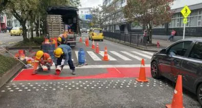 ¿Por qué algunos cruces de peatones son rojos? Multa de más de un millón