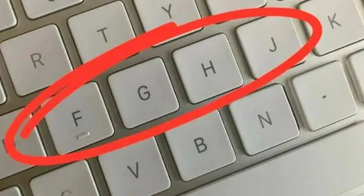 ¿Porque la F, la J y el 5 tienen un relieve en el teclado del computador?