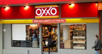 Refrezko, nueva tienda que compite con Oxxo en Colombia, reveló planes para quitarle clientes y abrir nuevas sedes en la sabana de Bogotá. 