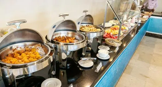 Expertos advierten sobre causas de intoxicación por consumir en un buffet