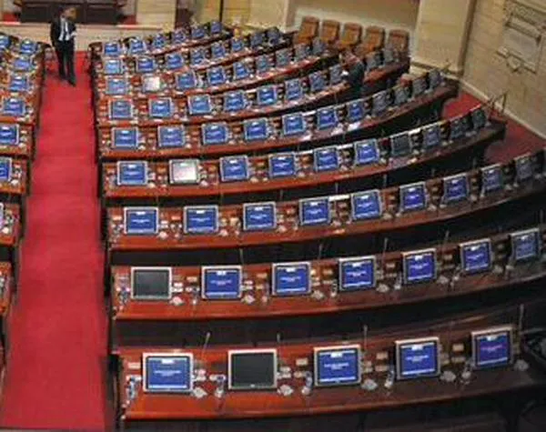 Corte Constitucional avala con ajustes ley que obliga a congresistas a rendir cuentas