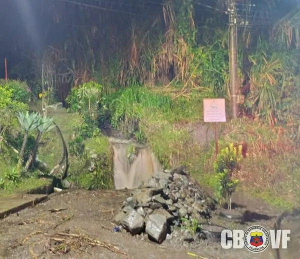 Caldas: reportan inundaciones y desbordamiento de cañadas en un municipio del Alto Occidente; casas afectadas