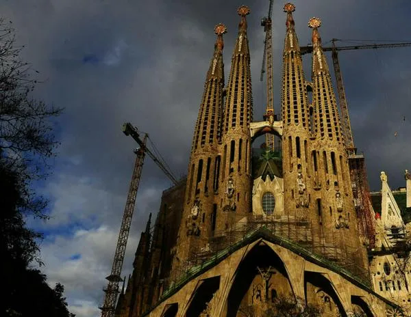 El papa inaugurará torre de basílica de la Sagrada Familia en su visita a España