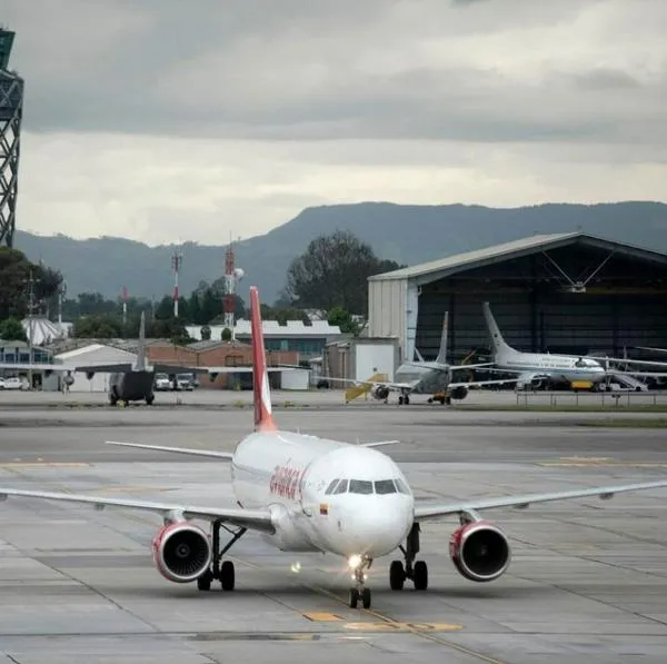 "Caos en el aire": piloto que vuela en El Dorado destapó riesgo que hay con aviones actualmente y las dificultades de operación. 