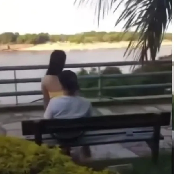 Mujer descubre infidelidad de su pareja con su mejor amiga y los grabó