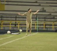 Jonathan Risueño, técnico del Pasto, fue sancionado por "lenguaje ofensivo" y "provocar al público"