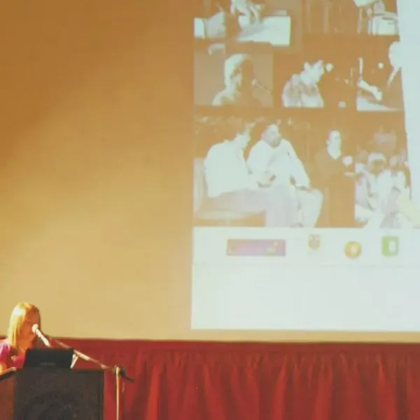 Habitantes de Ciudad sobre letras