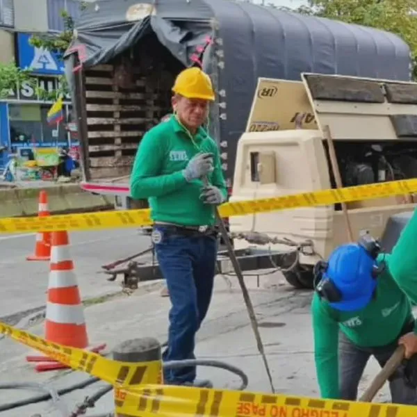 Modernización semafórica en Armenia inició con perforaciones para construir las cajas