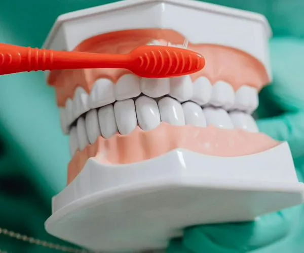 ¿Qué puede deteriorar los dientes? Experta explica y da recomendaciones de higiene bucal