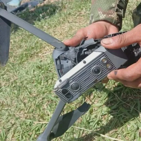 Mujer y sus dos hijos murieron luego de la caída de un dron con explosivos