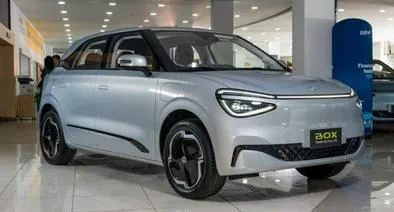 Dongfeng BOX, uno de los carros eléctricos urbanos más baratos en Colombia ($ 75 millones), llega a competir con BYD Seagull y JAC E30X.