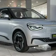 Dongfeng BOX, uno de los carros eléctricos urbanos más baratos en Colombia ($ 75 millones), llega a competir con BYD Seagull y JAC E30X.