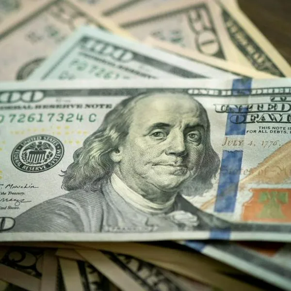 Dólar pegó bajonazo en Colombia: analistas señalan a Cepeda y Petro como causas