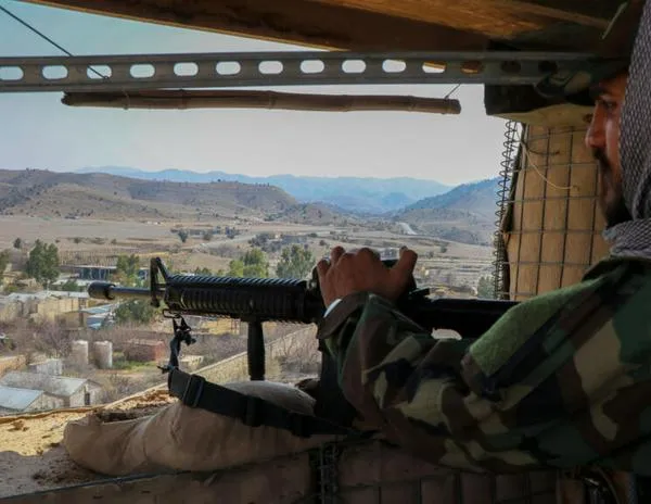 ¿Qué hay detrás del cruce de ataques, declarados por Pakistán como “guerra abierta” frente a Afganistán?