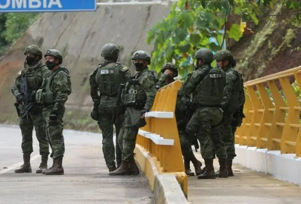 Ecuador captura a cinco presuntos disidentes de las Farc en zona fronteriza con Colombia