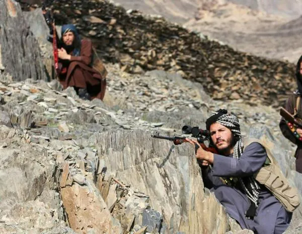 Pakistán y Afganistán reivindican cientos de bajas enemigas en sus choques transfronterizos