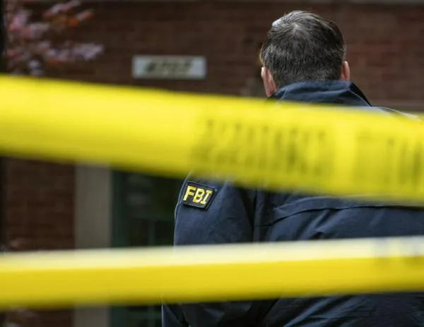 Tres muertos y 18 heridos deja un tiroteo en un bar de Texas; el FBI investiga como posible acto terrorista