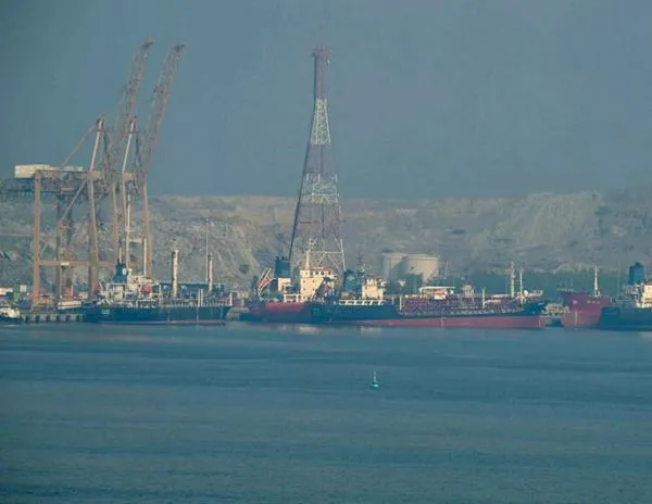 Precio del petróleo y el gas se disparan tras ataques a Irán