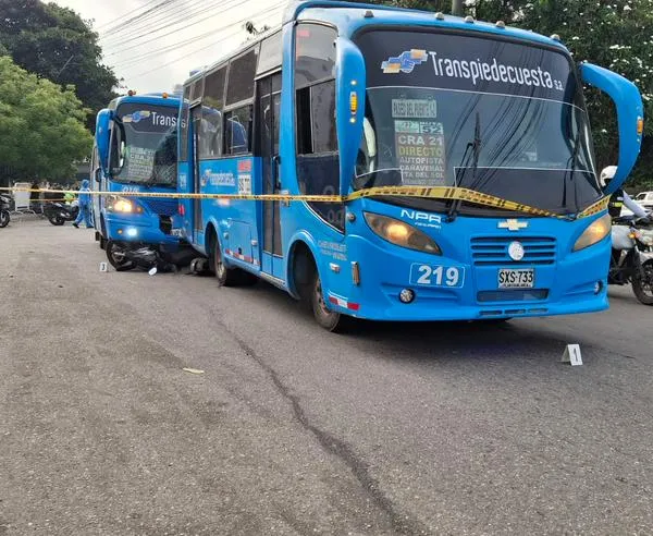 Muere una joven en un accidente de tránsito, choque entre dos buses, en la vía de papi quiero Piña sentido Sur- Norte hacia piedecuesta.