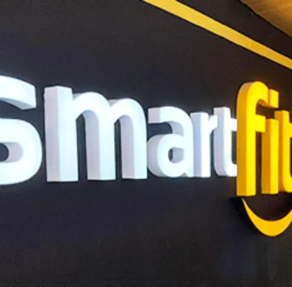 Otra muerte en sede del gimnasio Smart Fit en Colombia: falleció mujer mientras hacía ejercicio con rutina de tren superior. 