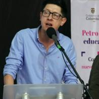 Ministro Daniel Rojas Medellín dijo "prolonguemos el cambio" y es criticado