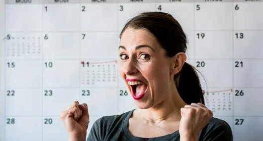 Día cívico en Colombia en abril: cuándo es y qué cambios trae por días. Mujer celebrando.