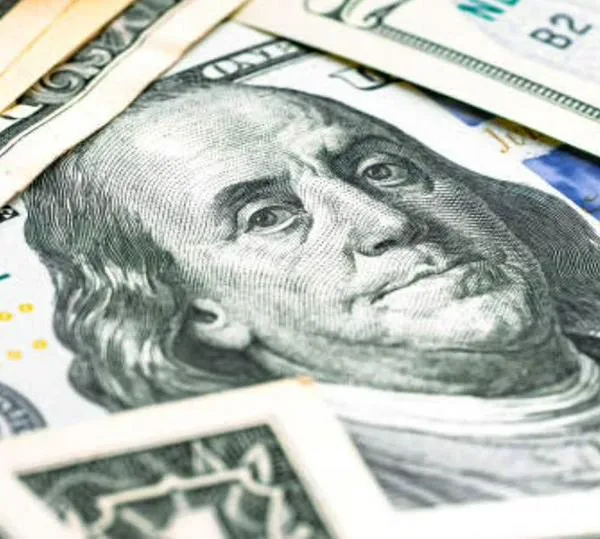 Dólar retrocede este miércoles pero se mantiene sobre $3.750