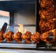 Cuánto incrementó el precio del pollo asado en Colombia por la inflación 2026
