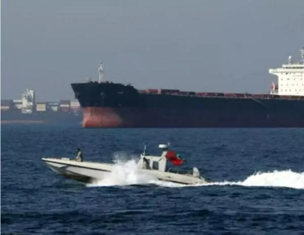 Unos 20.000 marineros y 15.000 pasajeros bloqueados en el Golfo Pérsico por la guerra