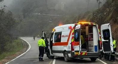 Accidente de ambulancia en Antioquia: vehículo quedó destruído y hay heridos