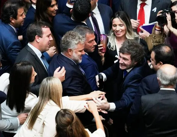 Milei redobla su agenda de reformas mientras crecen las dudas sobre el impacto económico