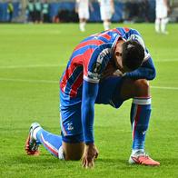 Daniel Muñoz se lesiona en Crystal Palace y alarma en Colombia en marzo de 2026