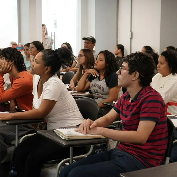 NOVA en Colombia llega como iniciativa para la formación de inglés en jóvenes