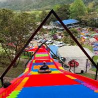 Identifican a mujer que murió al lanzarse de tobogán extremo en Colombia: se supo qué pasó. Investigan si el parque tenía permisos. 