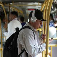 Con nuevo salario, trabajadores en Colombia deben hacer otras cuentas para pago extra