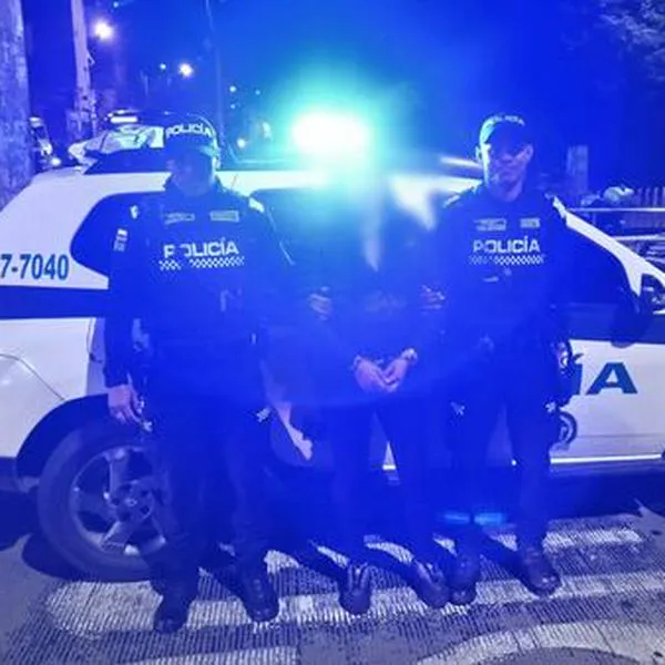 Así capturaron en Transmilenio a mujer de 25 años con cinco celulares robados 