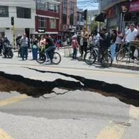 Susto en Suba (Bogotá) por gigantesco hueco que apareció en la vía: "La tierra se tragó la calle"
