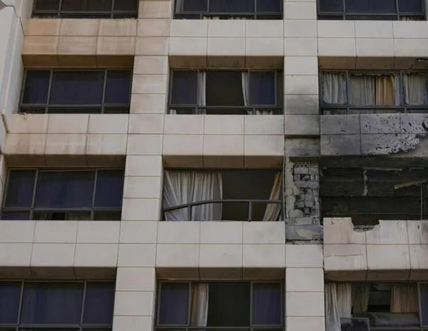 Israel golpea el corazón de Beirut, mientras Irán se acerca a la elección de un nuevo líder supremo