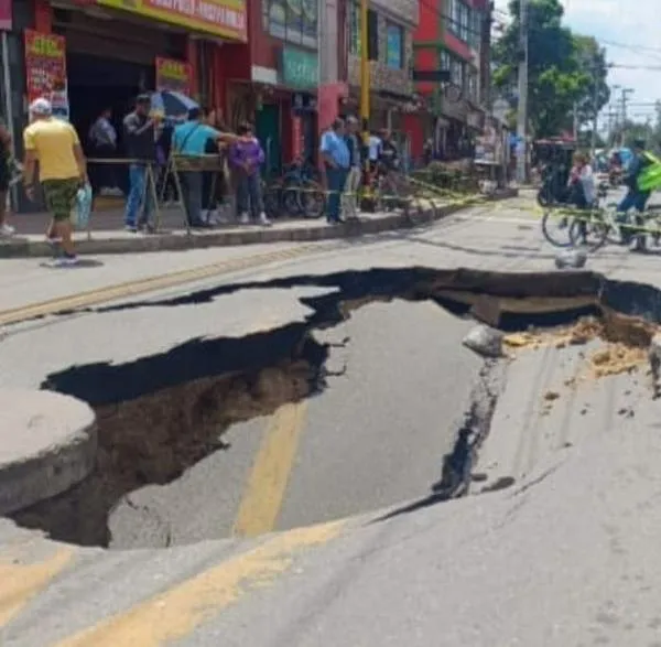 Entidades de Bogotá atienden hundimiento de vía en Suba y coordina obras para su recuperación 