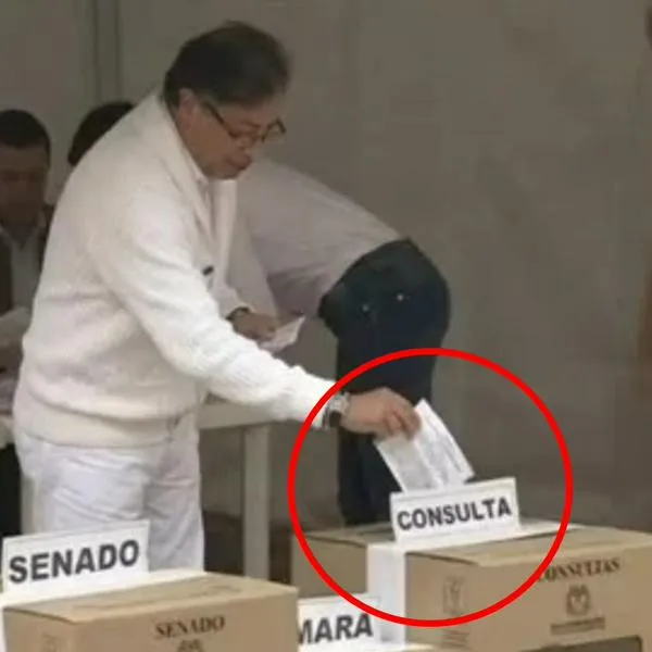 ¿Gustavo Petro votó la consulta? Imagen viral es falsa en elecciones 8 de marzo