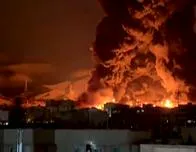 Humo negro sumió a Teherán en la oscuridad tras los ataques israelíes contra depósitos de petróleo