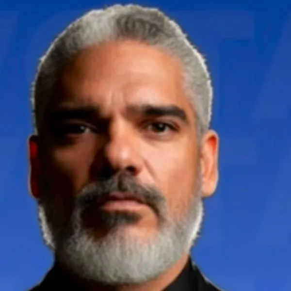 Cantante Julio Nava se quemó para llegar al Congreso: así fue su chamuscada