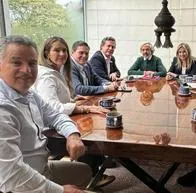 Juan Daniel Oviedo no ha aceptado ser la fórmula vicepresidencial de Paloma Valencia, pero tendrán reunión clave este martes 10 de marzo. 