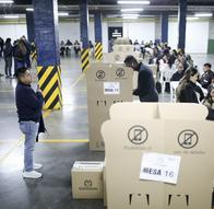 BOGOTA, COLOMBIA - MARCH 8: Colombians head to the polls to exercise their right to vote in the interparty primaries and legislative electios in BogotÃ¡, Colombia on March 8, 2026. (Photo by Esteban Vege La-Rotta/Anadolu via Getty Images)