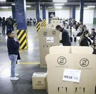 BOGOTA, COLOMBIA - MARCH 8: Colombians head to the polls to exercise their right to vote in the interparty primaries and legislative electios in BogotÃ¡, Colombia on March 8, 2026. (Photo by Esteban Vege La-Rotta/Anadolu via Getty Images)